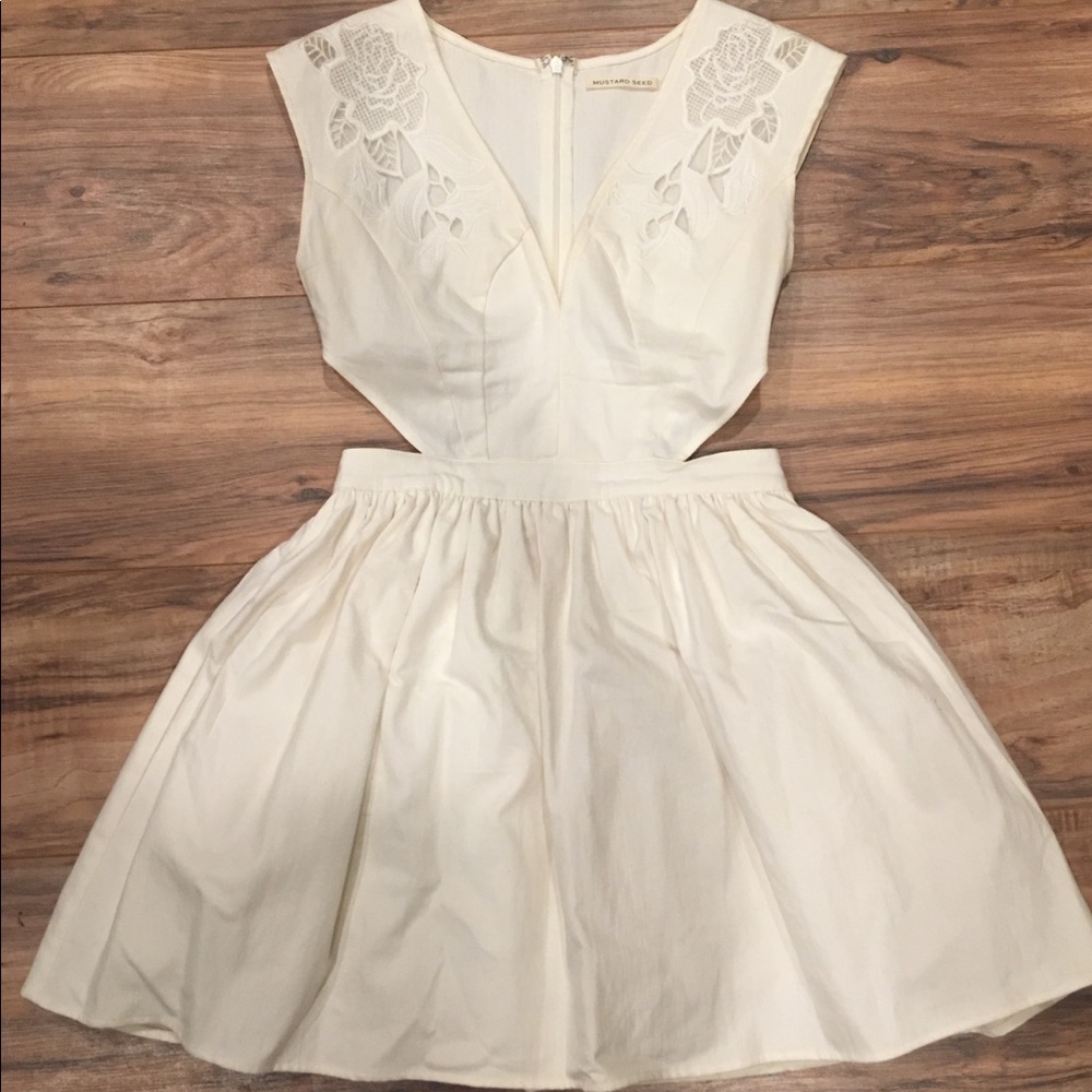 Ivory cut out sides dress - Picture 3 of 7
